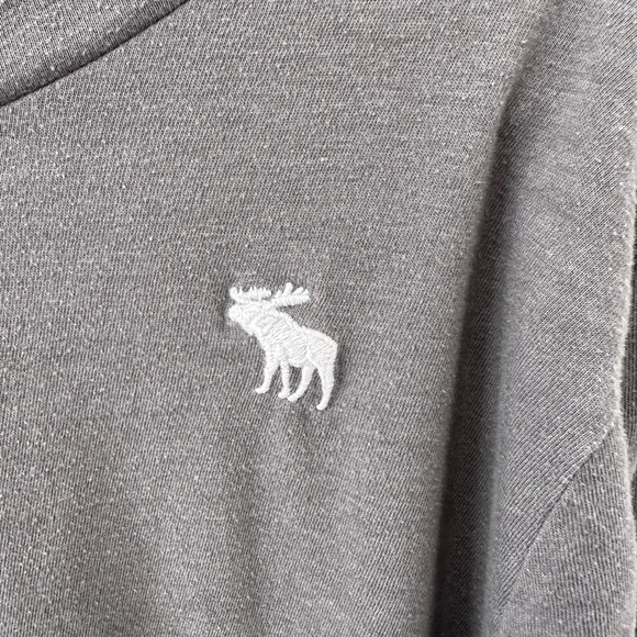 Abercrombie Kids Charcoal V-Neck Tee Shirt - Size 11/12 - Picture 3 of 7